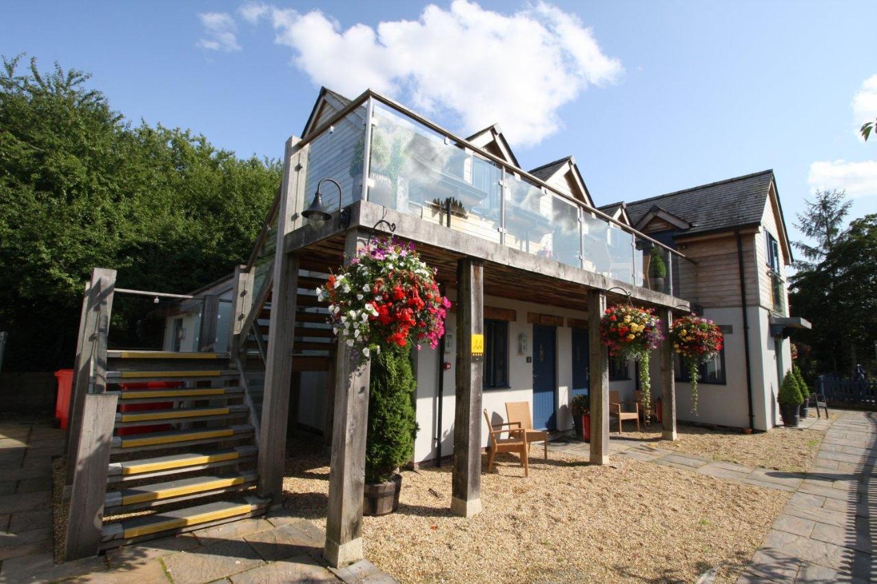 The Sun Inn Swindon Esterno foto