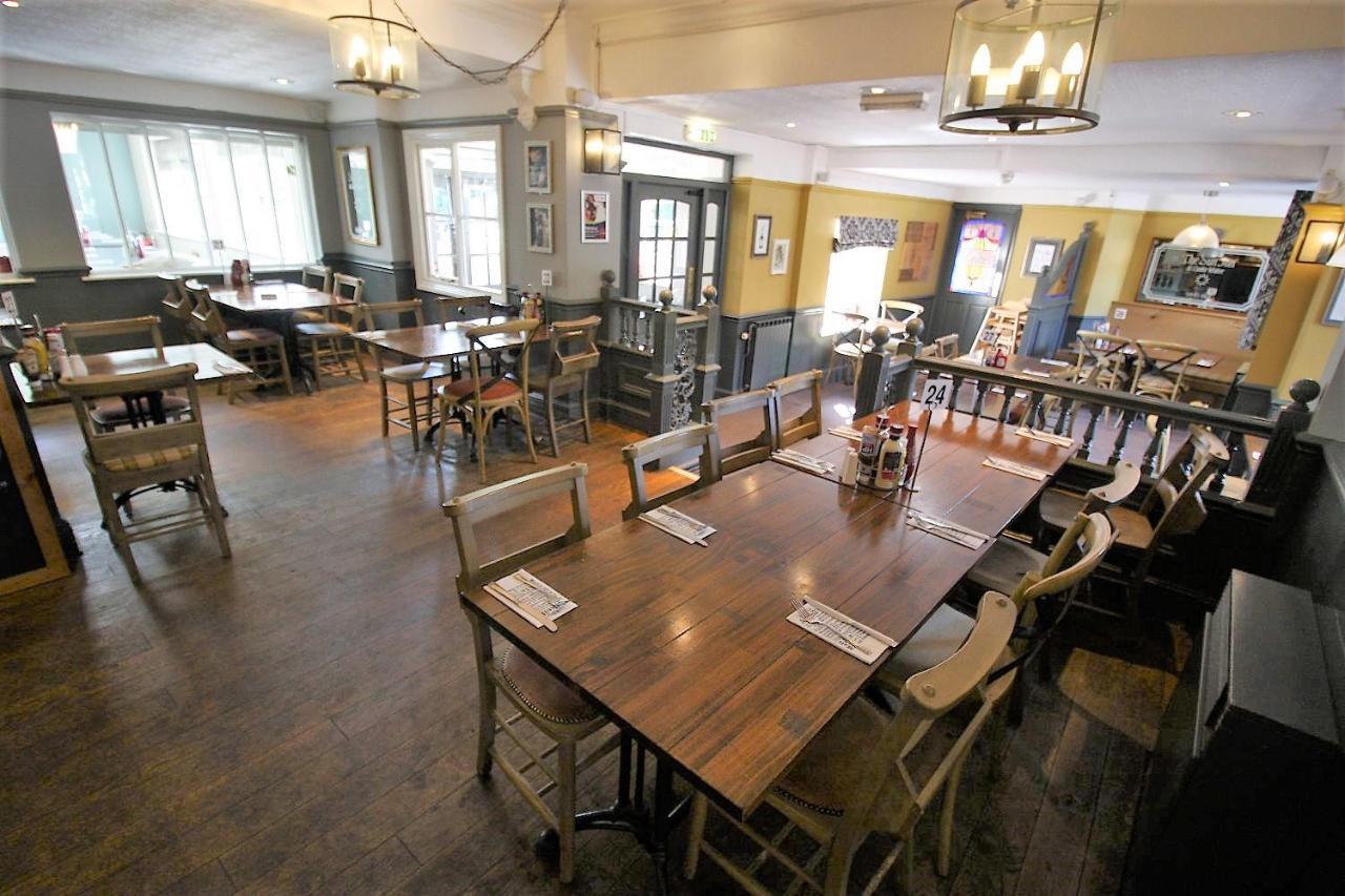 The Sun Inn Swindon Esterno foto