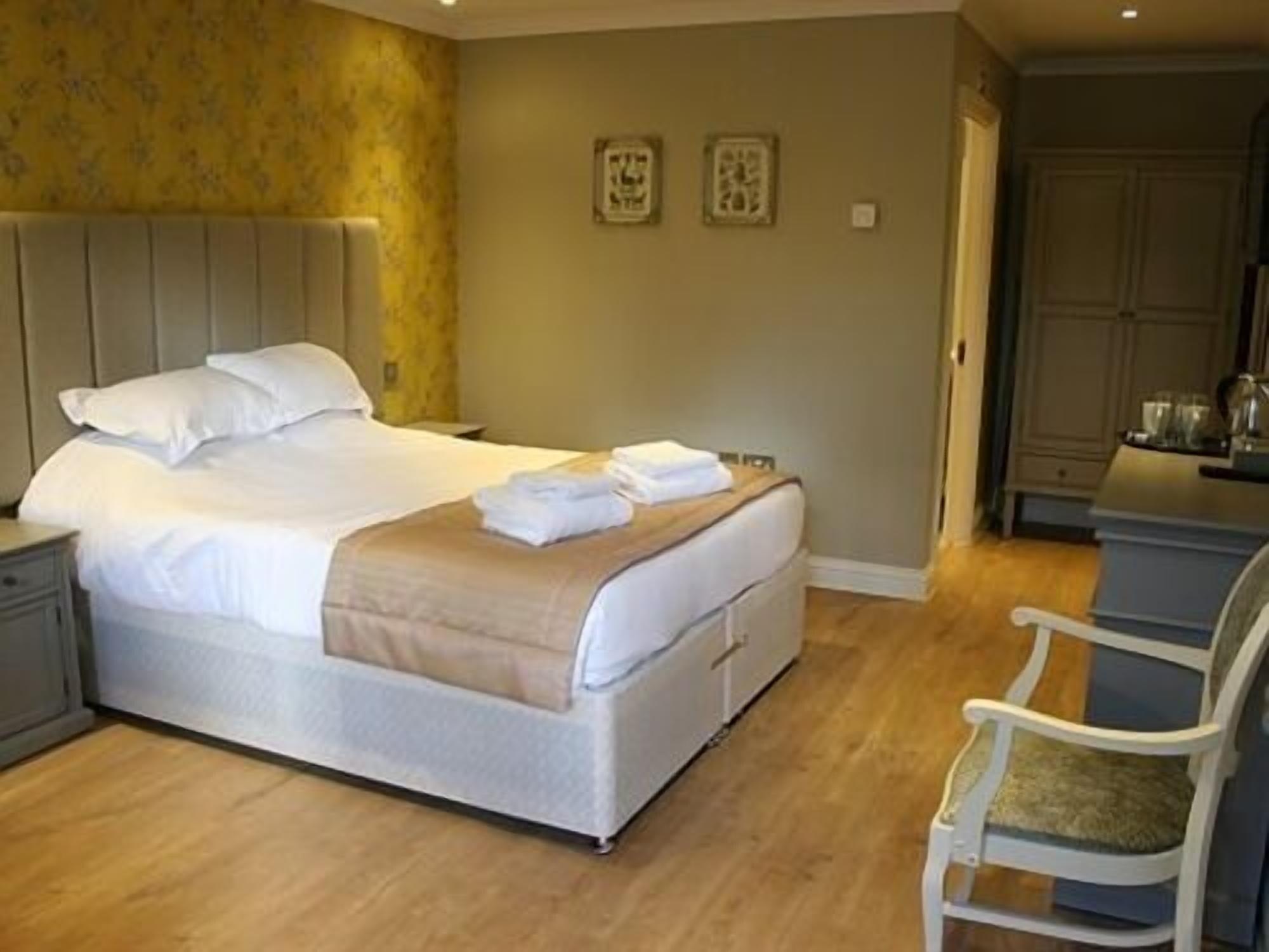 The Sun Inn Swindon Esterno foto